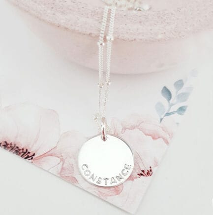 create a custom necklace with family names