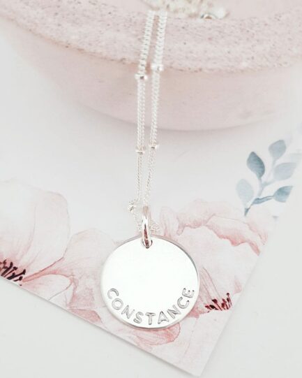 create a custom necklace with family names