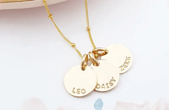 3 pendant necklace with names